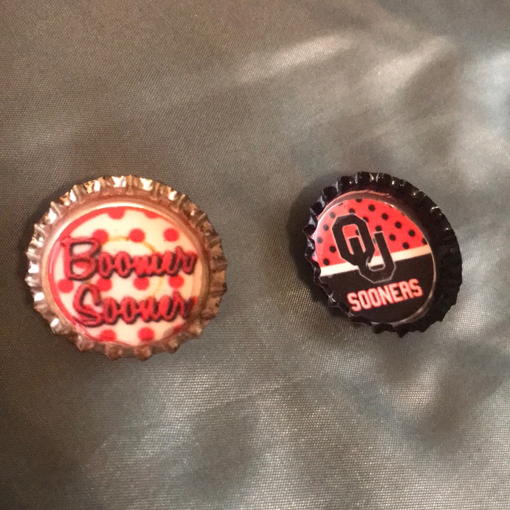 Two bottles magnetic accessories Oklahoma Sooners!